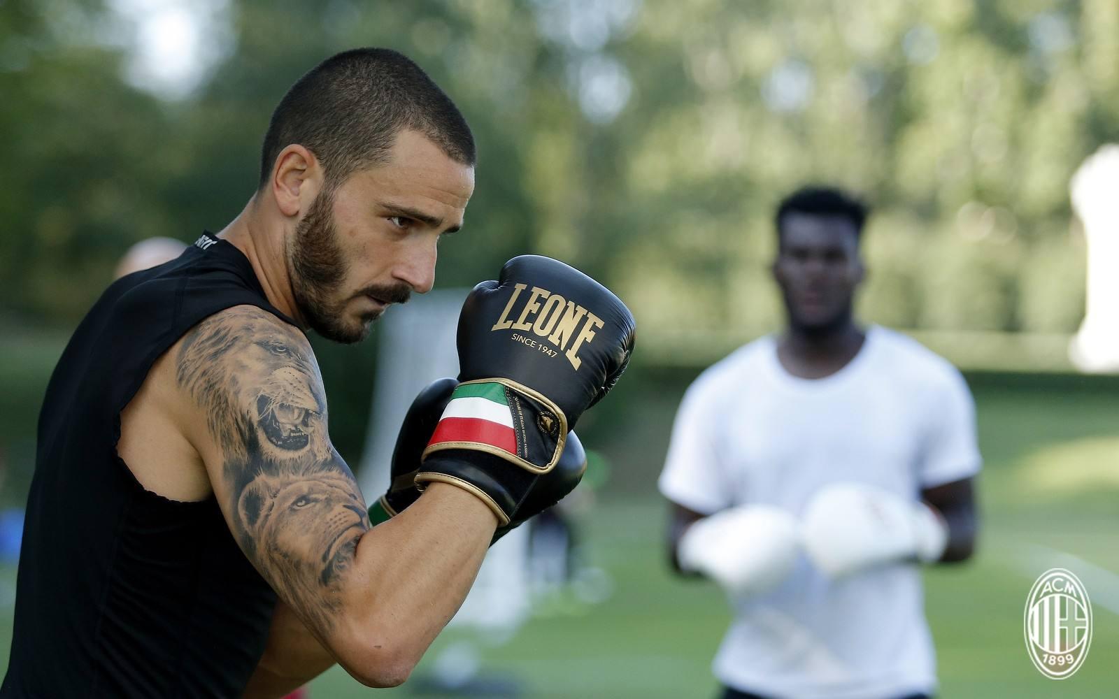 AC米兰球员情绪波动,解说员现摔话筒的简单介绍 AC米兰球员情绪波动,解说员现摔话筒的简单介绍